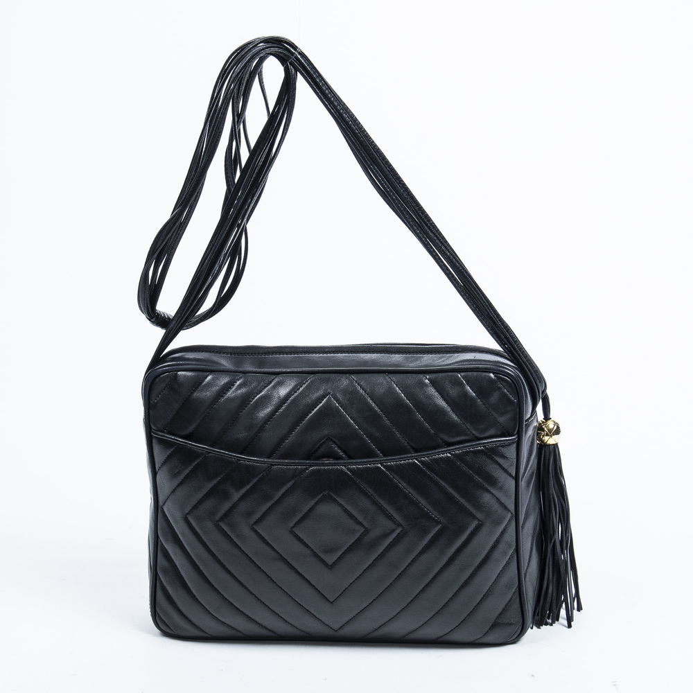 Chanel CC Ball Tassel Diamond Rectangle Zip in Black Quilted Leather - Picture 2 of 7
